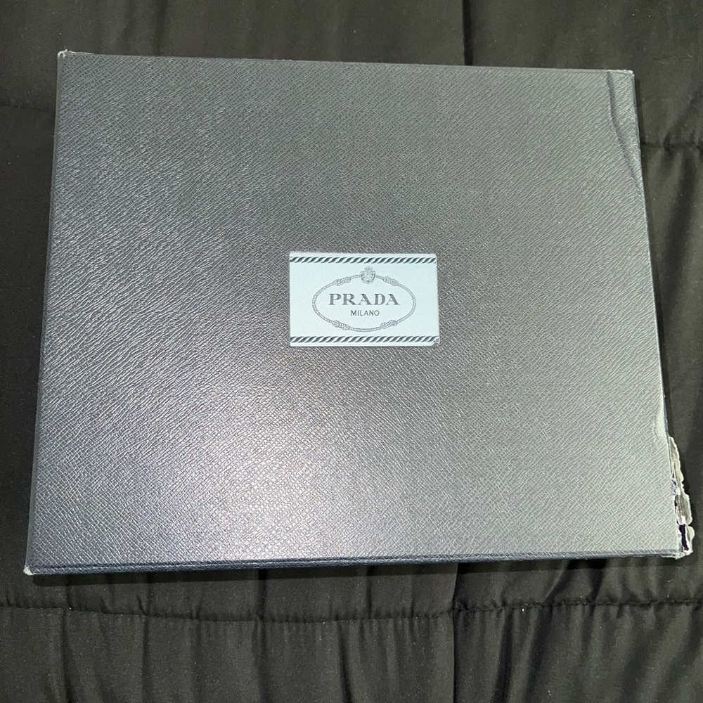 Prada Re-edition 2005 shoulder bag!